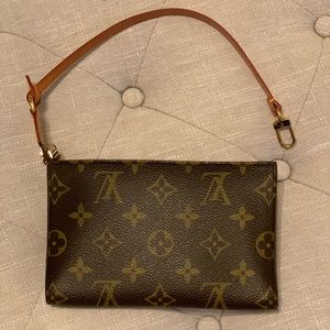 LOUIS VUITTON pouchette